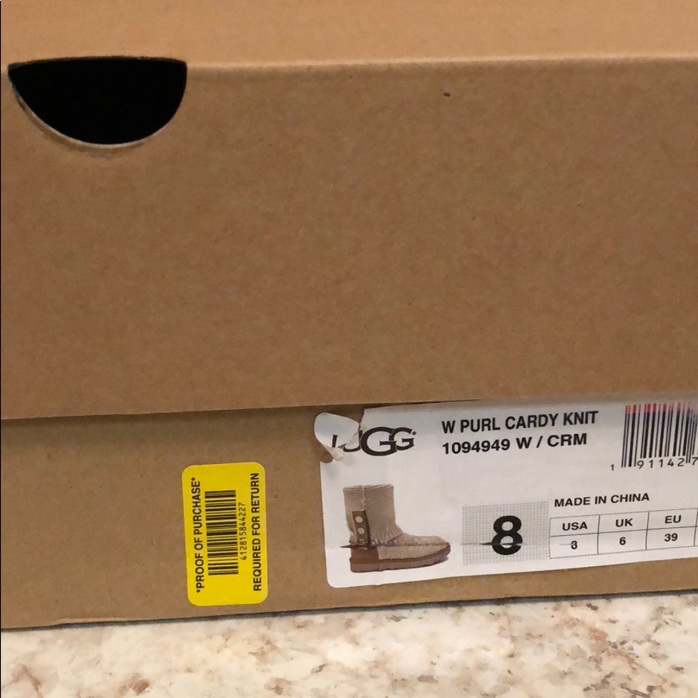 UGG - Picture 2 of 6